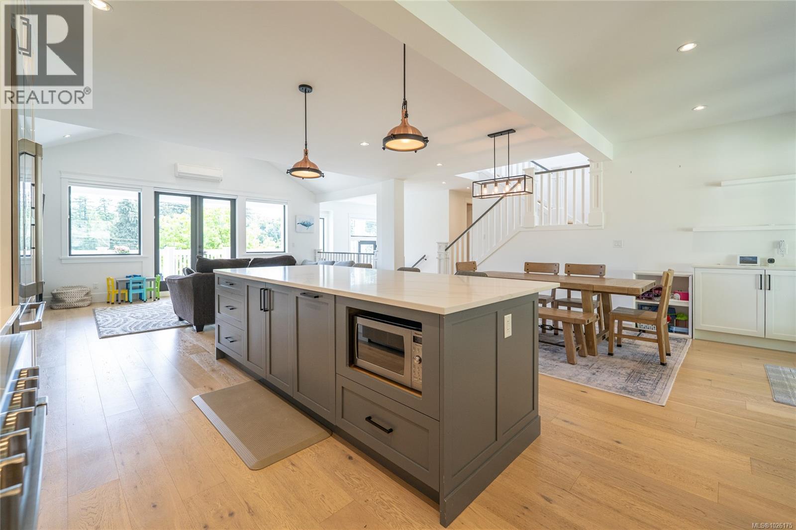  3880 Wilkinson Road, Saanich