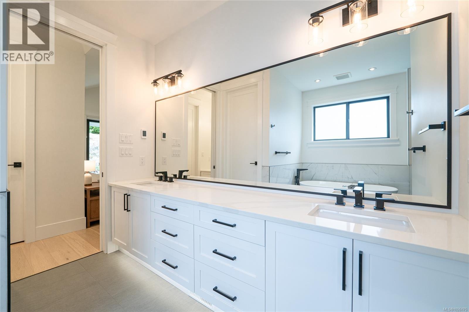  3880 Wilkinson Road, Saanich