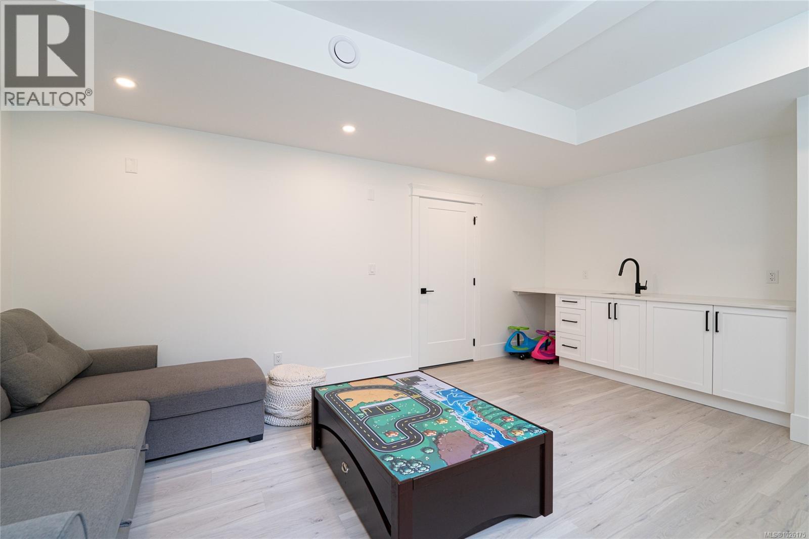  3880 Wilkinson Road, Saanich