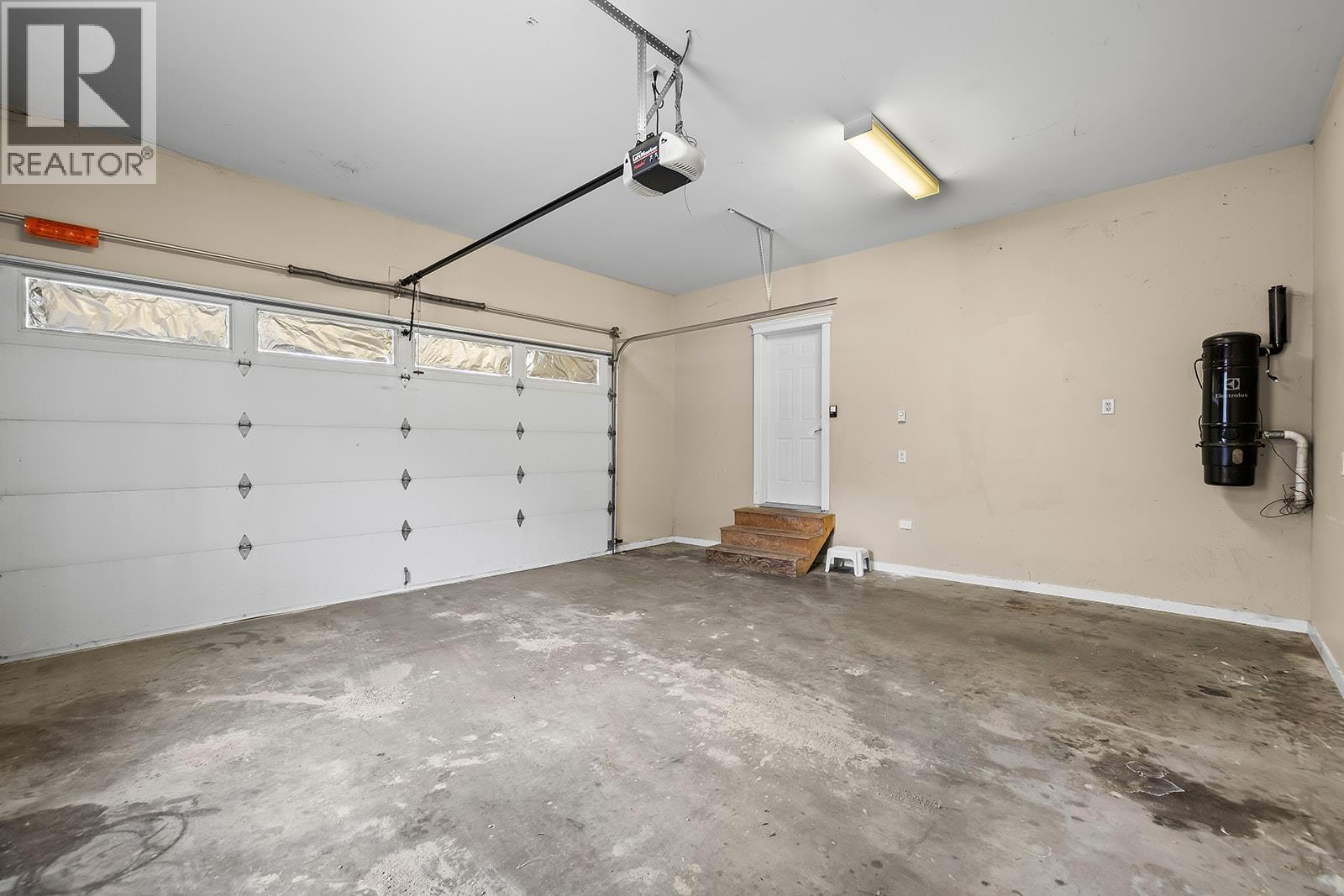 368 Trumpeter Court, Kelowna