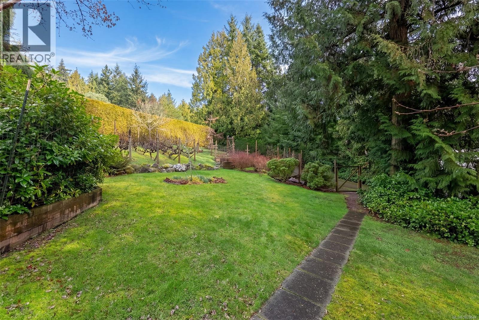 11007 Cedar Lane, North Saanich