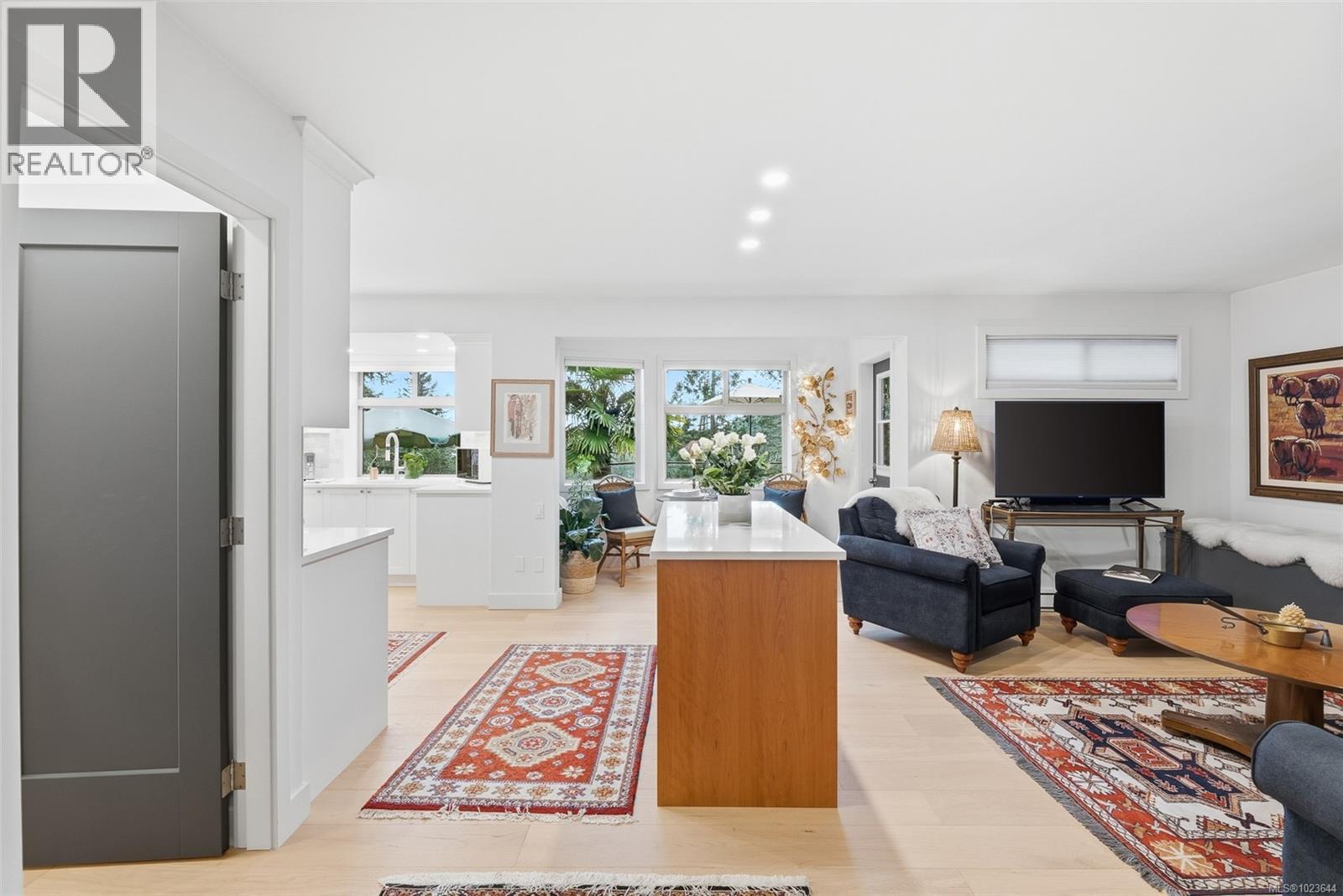 11007 Cedar Lane, North Saanich