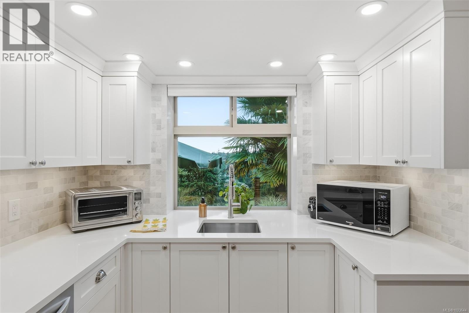 11007 Cedar Lane, North Saanich