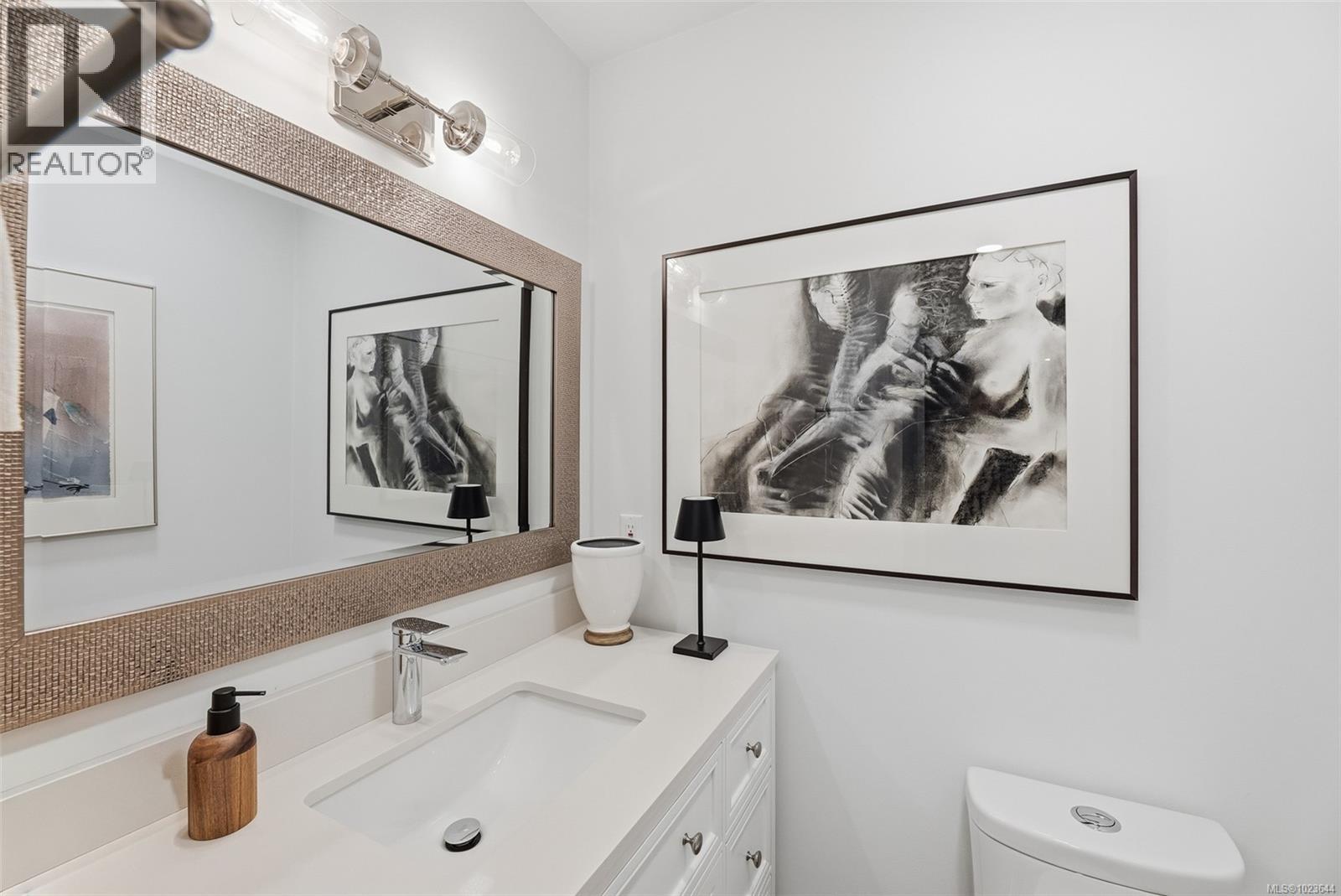 11007 Cedar Lane, North Saanich