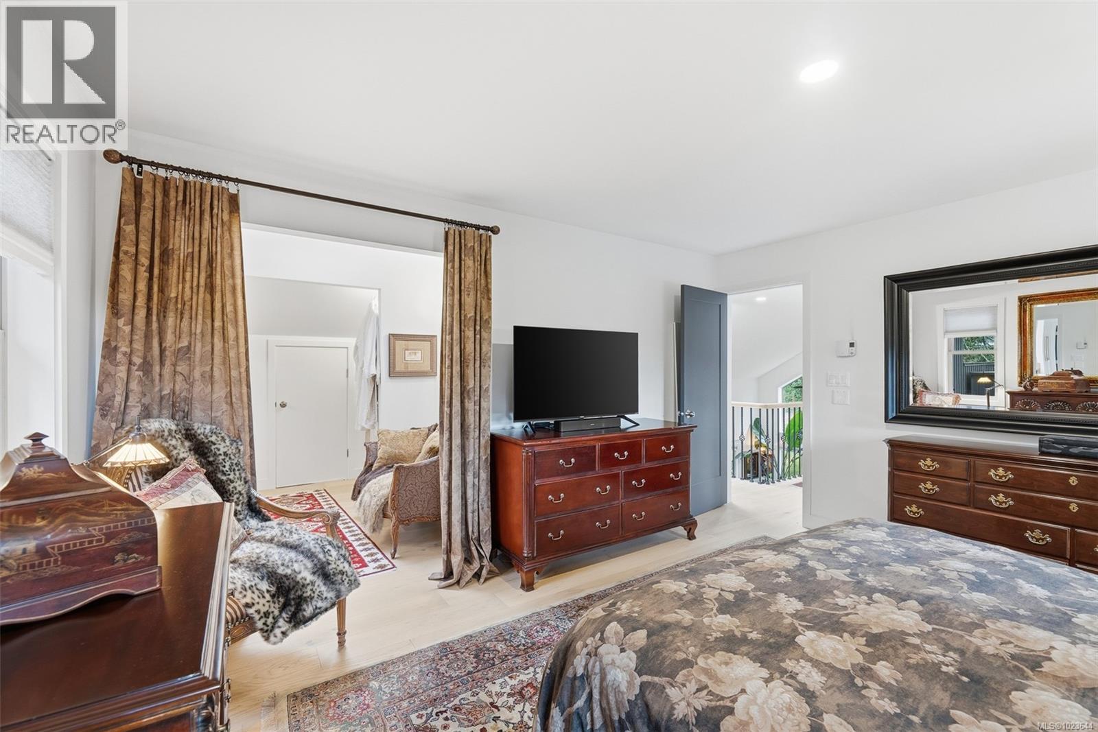 11007 Cedar Lane, North Saanich