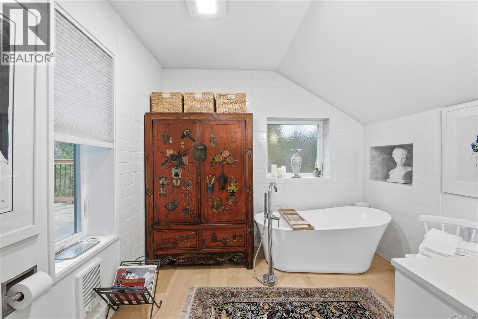 11007 Cedar Lane, North Saanich