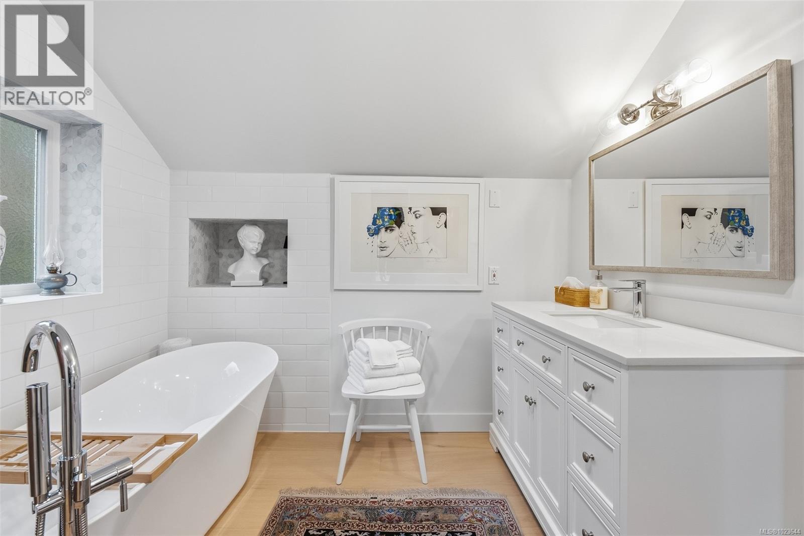 11007 Cedar Lane, North Saanich