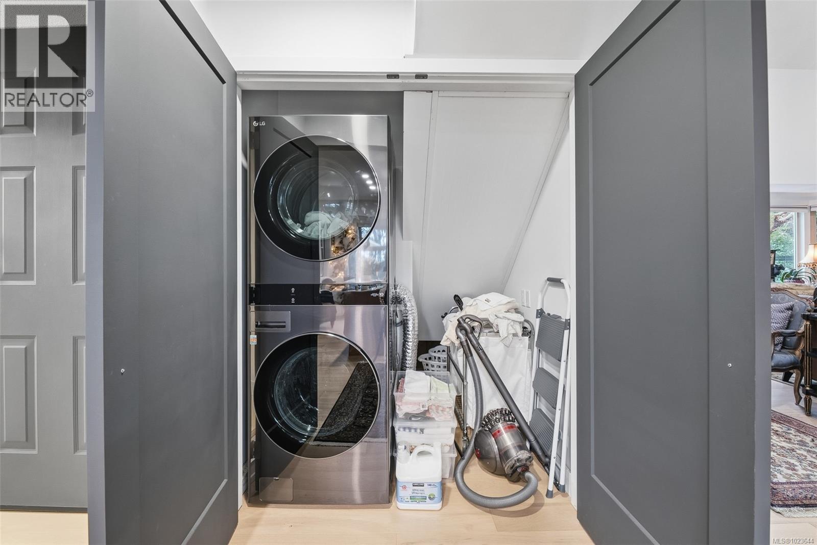 11007 Cedar Lane, North Saanich