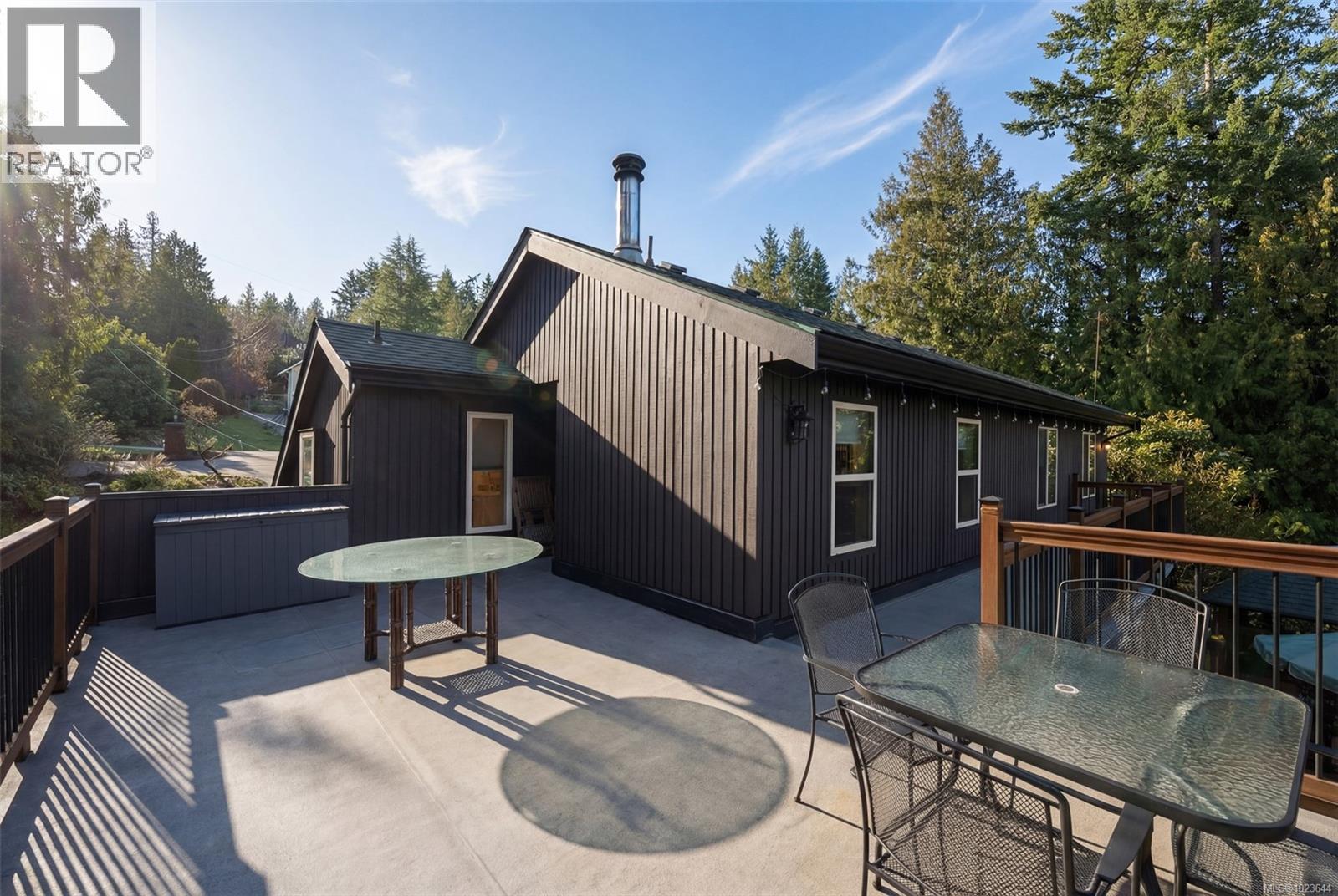 11007 Cedar Lane, North Saanich