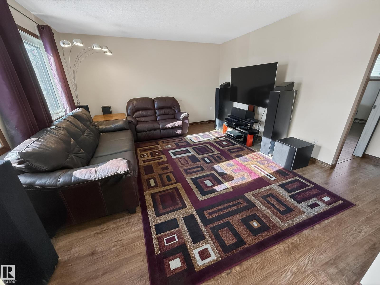 8316 122 AV NW, Edmonton