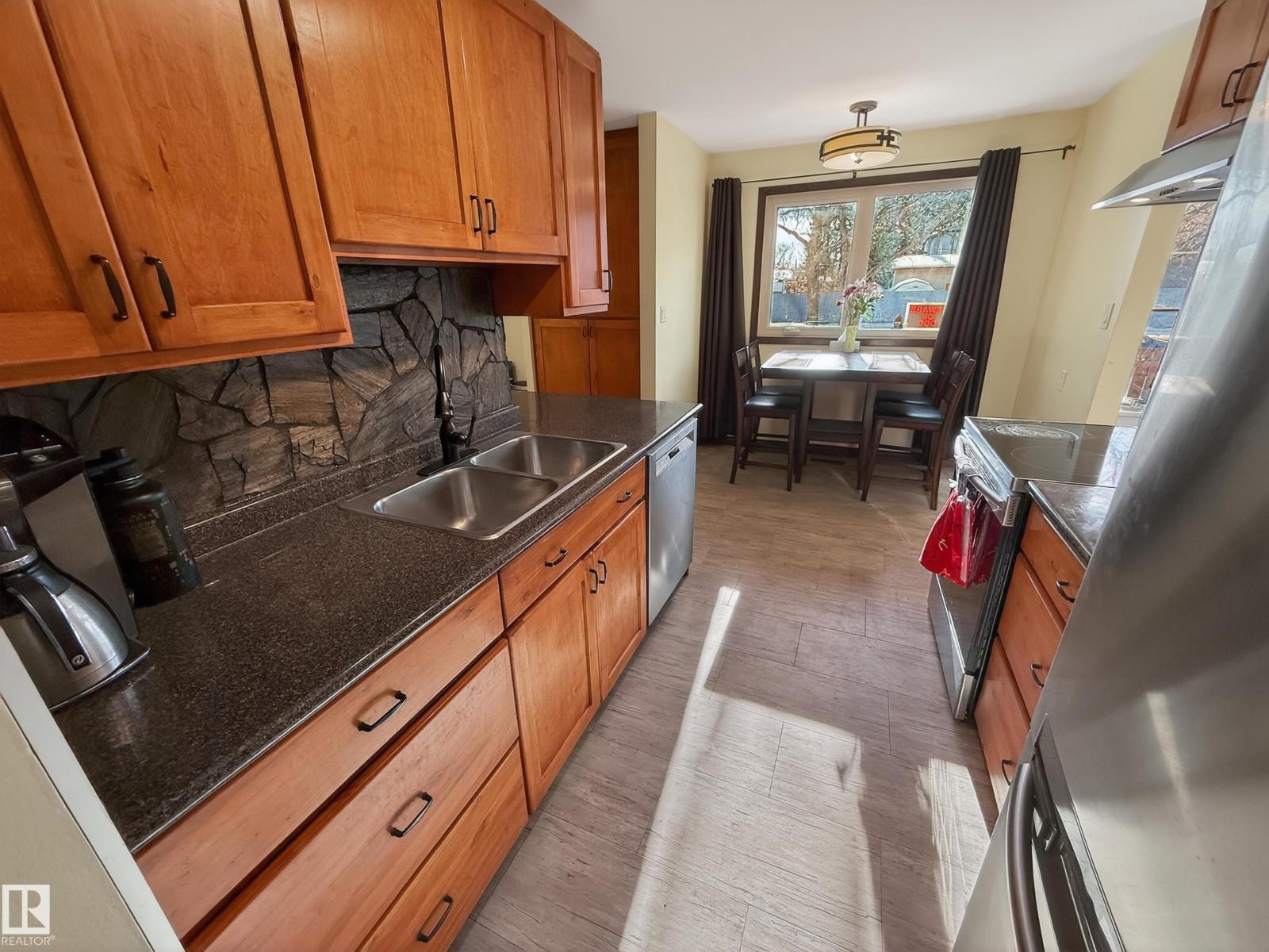 8316 122 AV NW, Edmonton