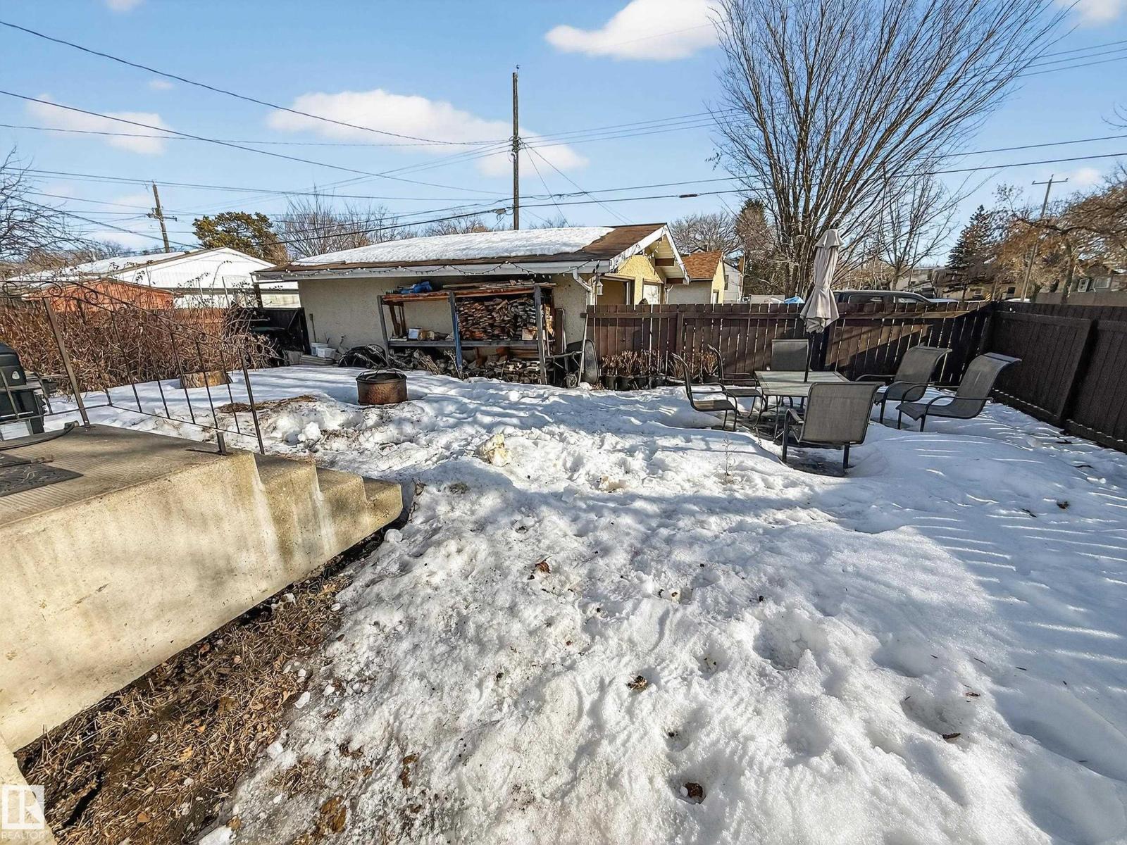 8316 122 AV NW, Edmonton