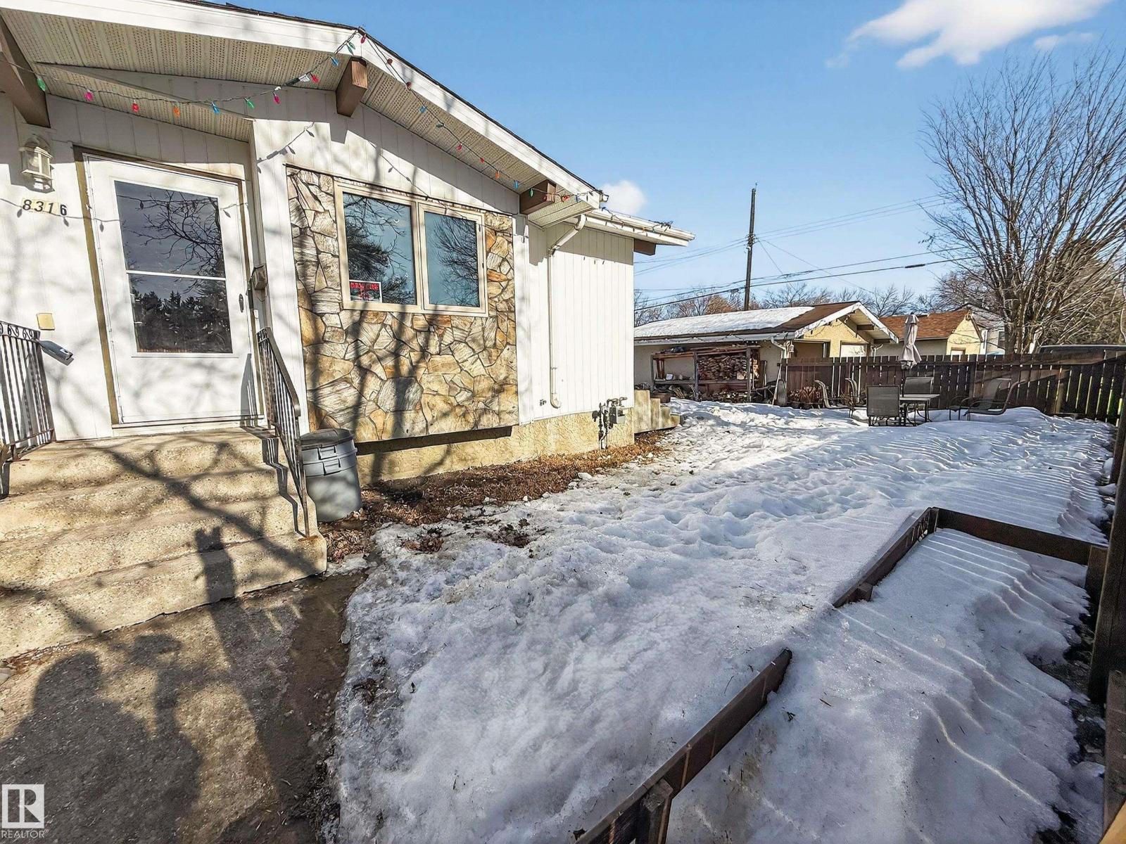 8316 122 AV NW, Edmonton