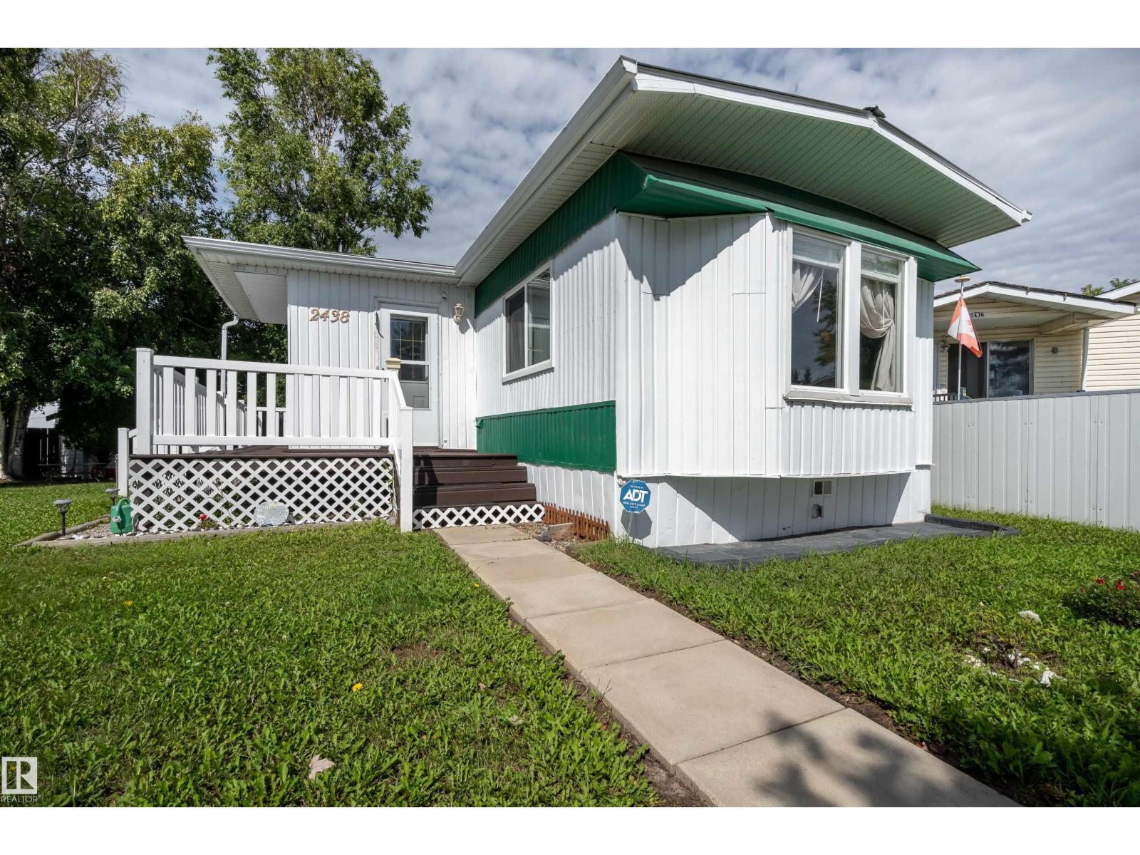 2438 Lakeview BA NW, Edmonton