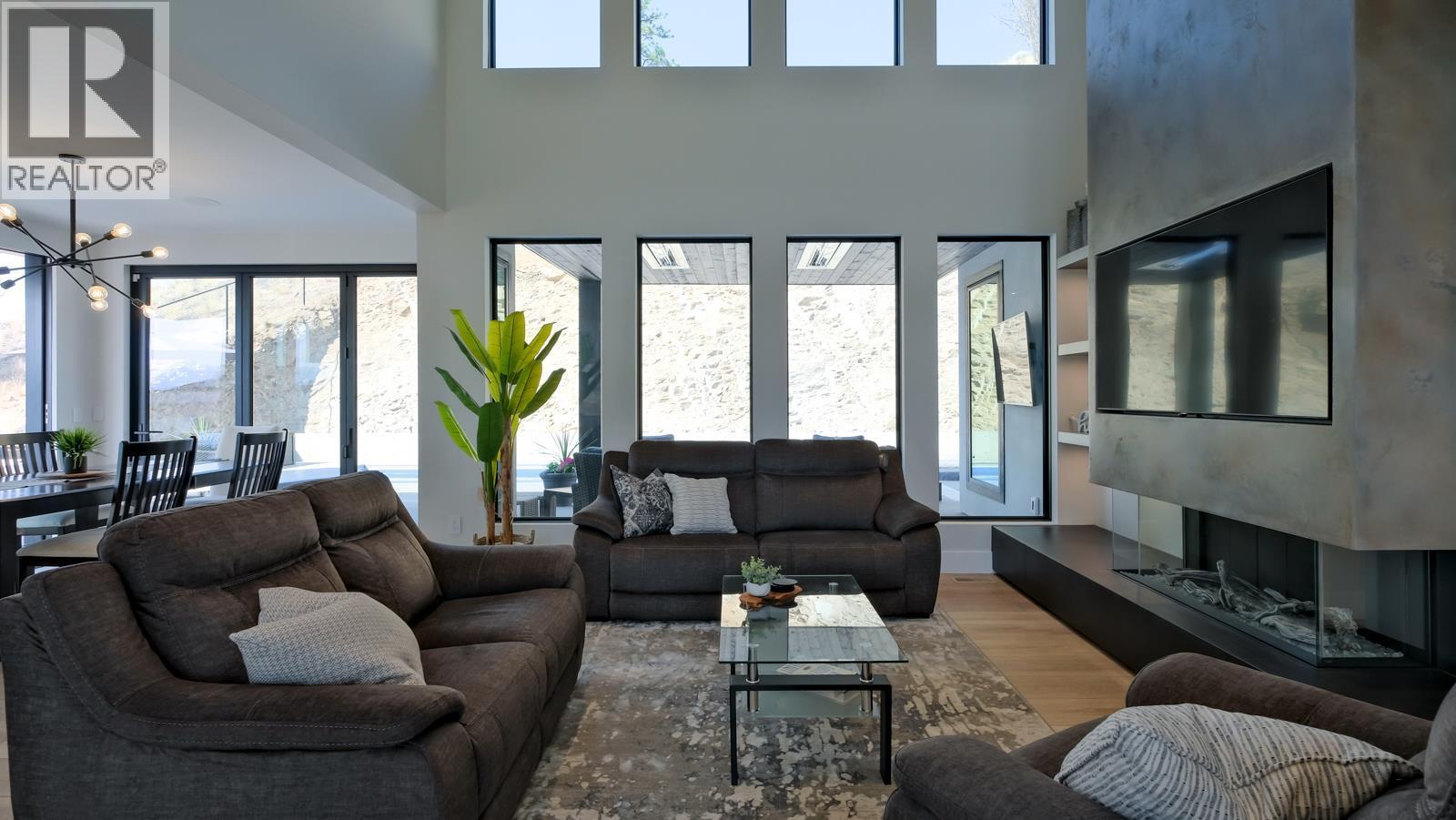  740 Pinehaven Court, Kelowna