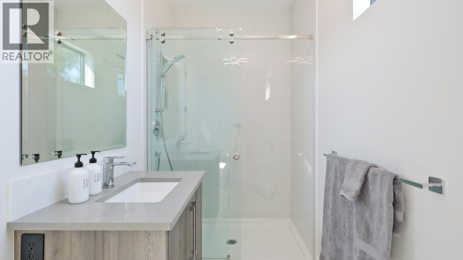  740 Pinehaven Court, Kelowna