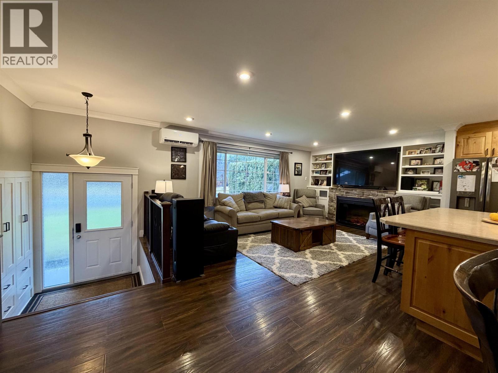 2090 CHURCHILL DRIVE, Terrace