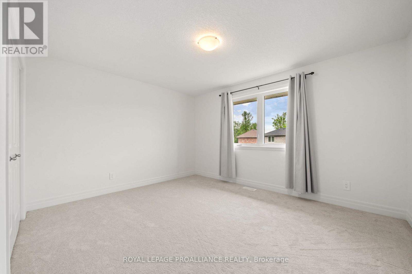 54 LANARK DRIVE - 31