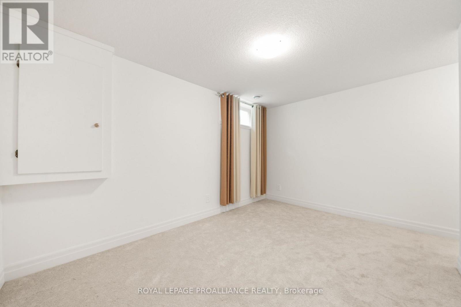 54 LANARK DRIVE - 36