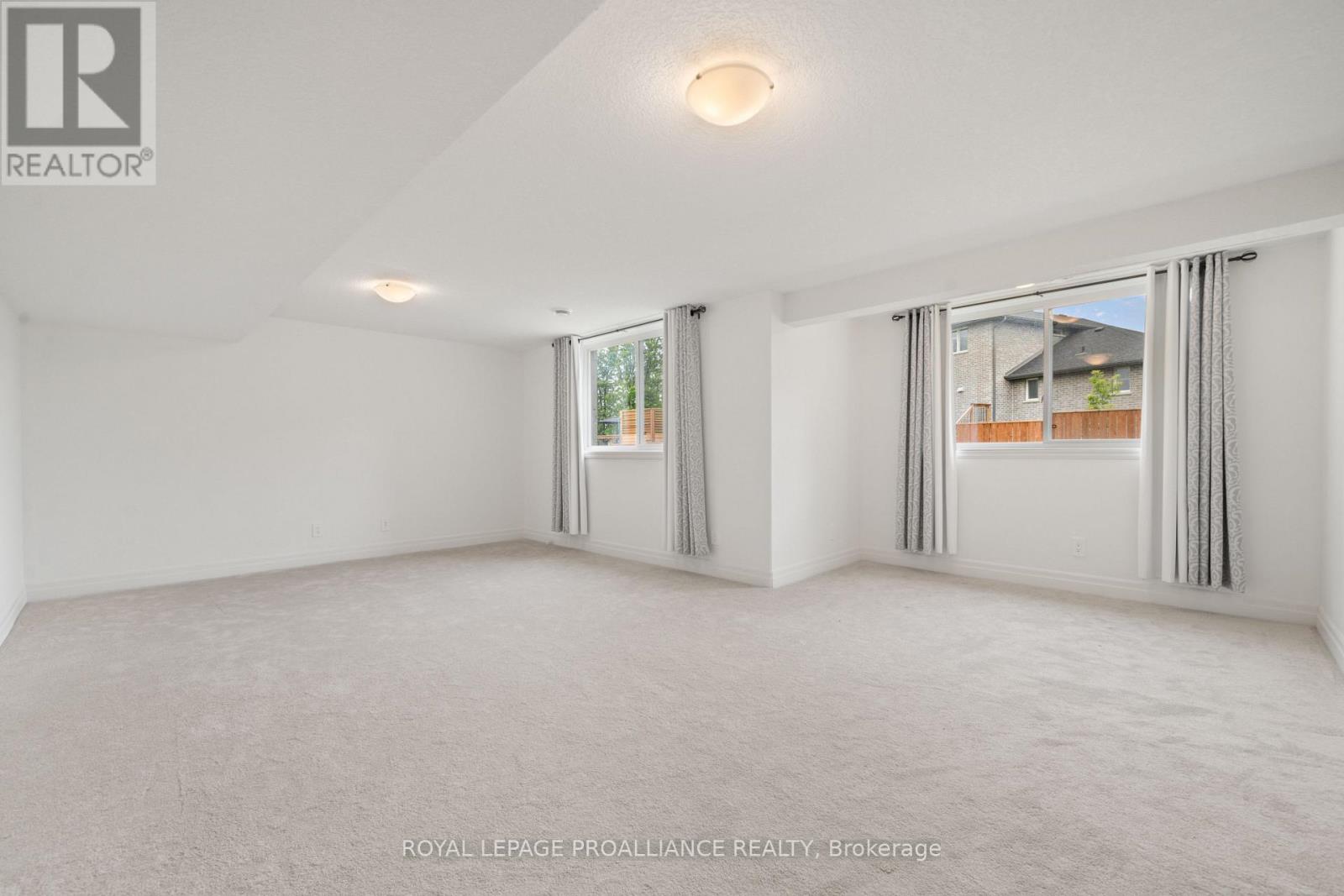 54 LANARK DRIVE - 37
