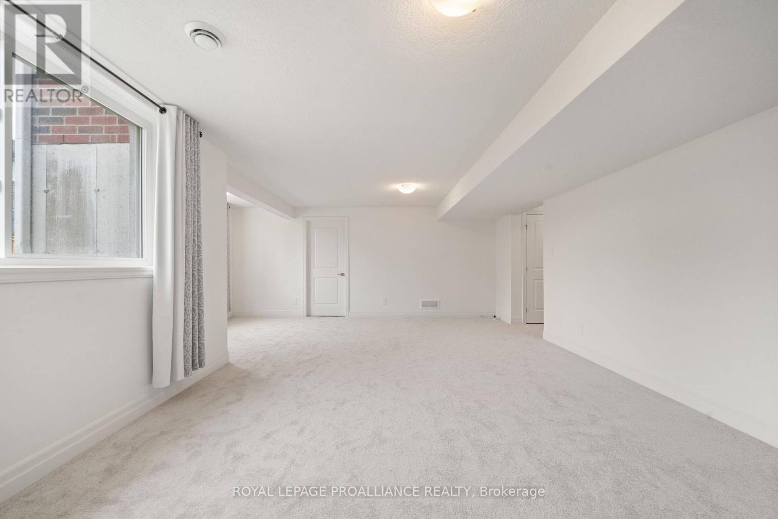 54 LANARK DRIVE - 38