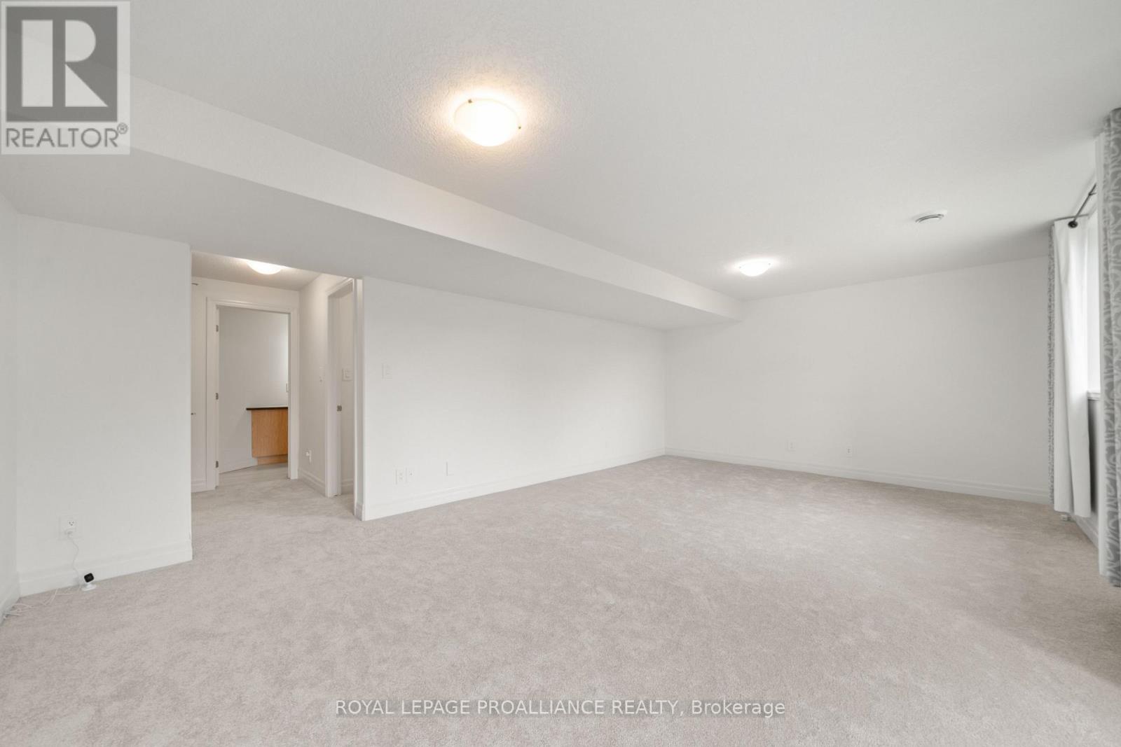 54 LANARK DRIVE - 39
