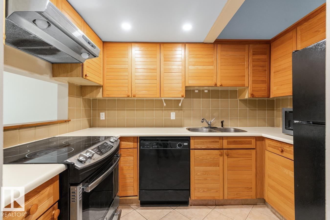 11122 83 AV NW, Edmonton