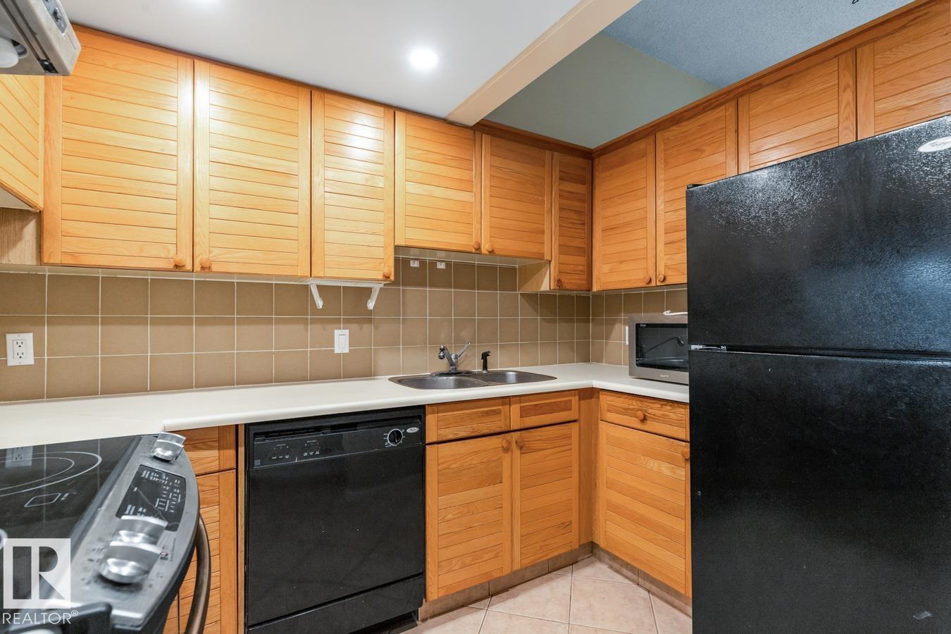 11122 83 AV NW, Edmonton