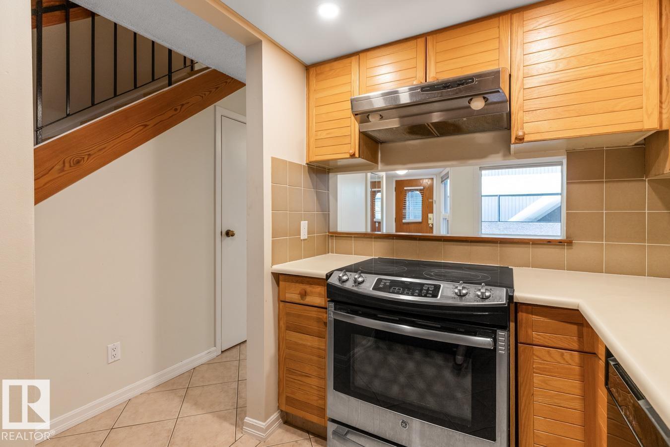 11122 83 AV NW, Edmonton