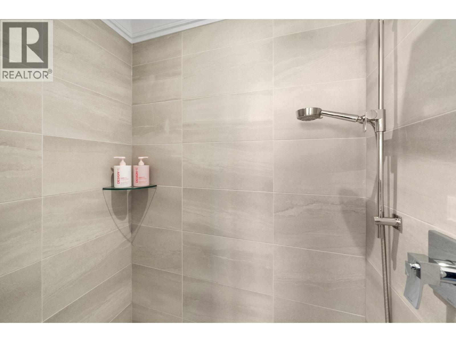 244 E 18TH STREET, North Vancouver