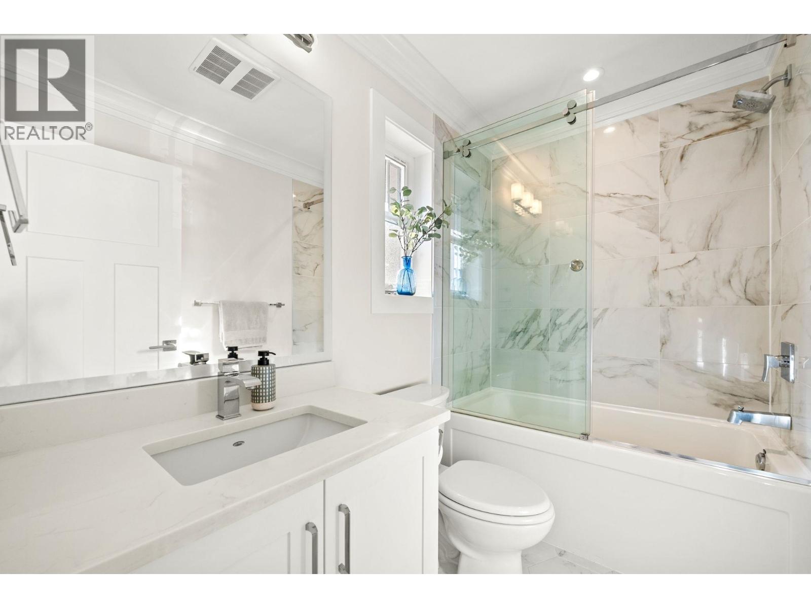 244 E 18TH STREET, North Vancouver