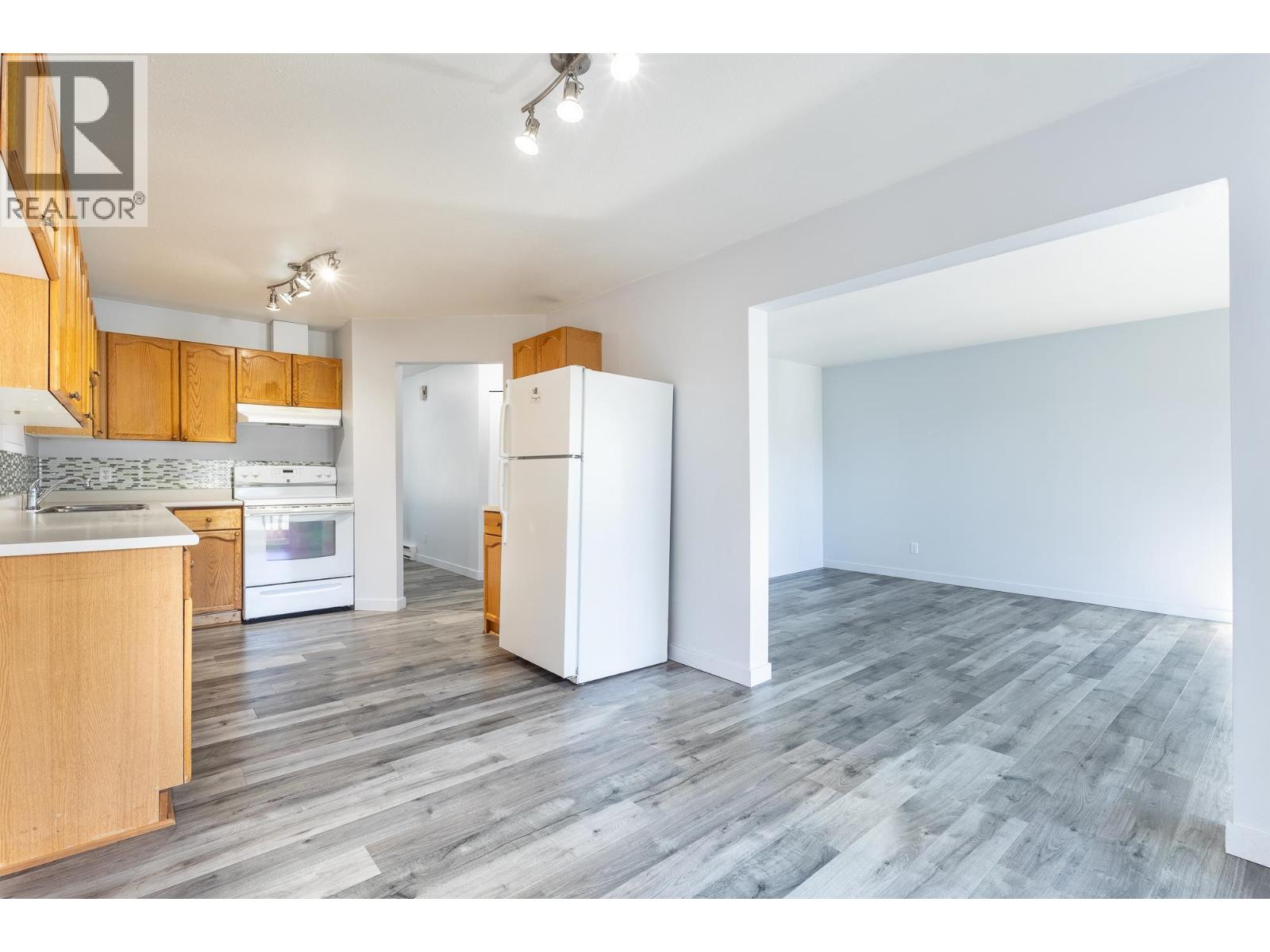 2 765 SCHOOL ROAD, Gibsons