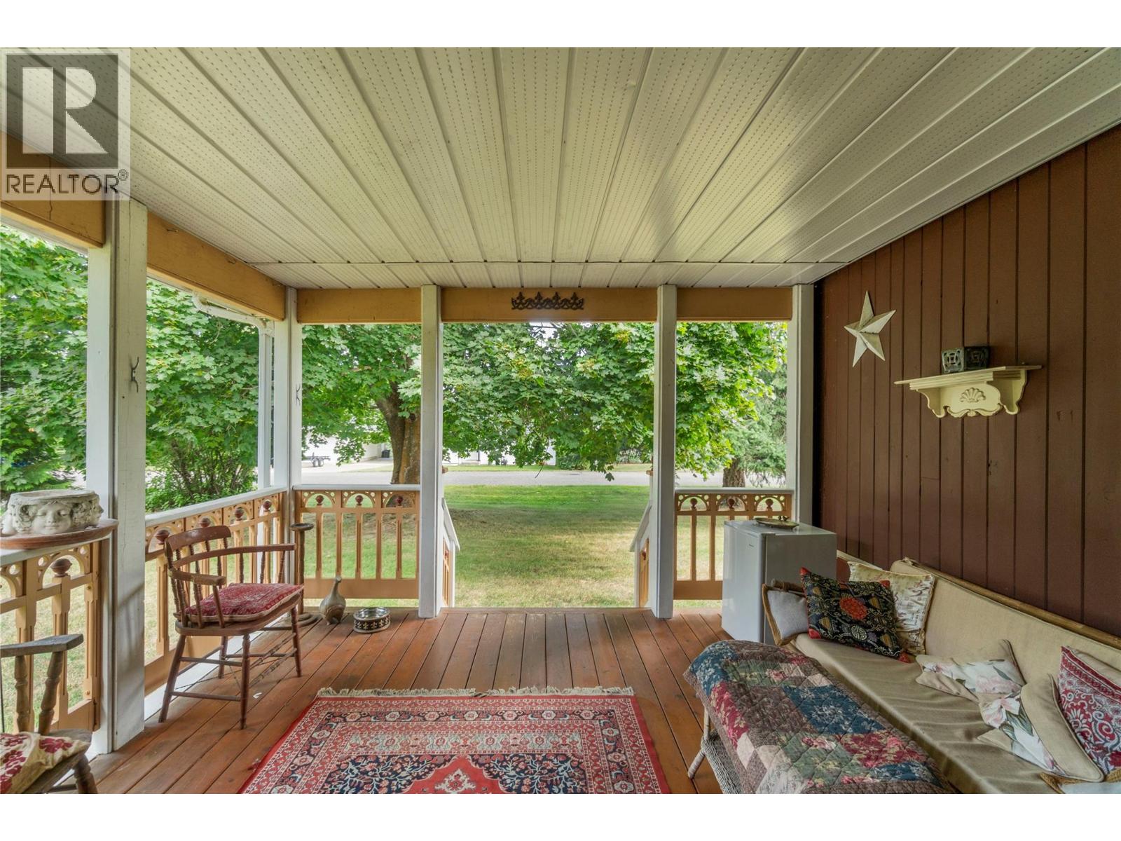 1080 20 Avenue SW, Salmon Arm