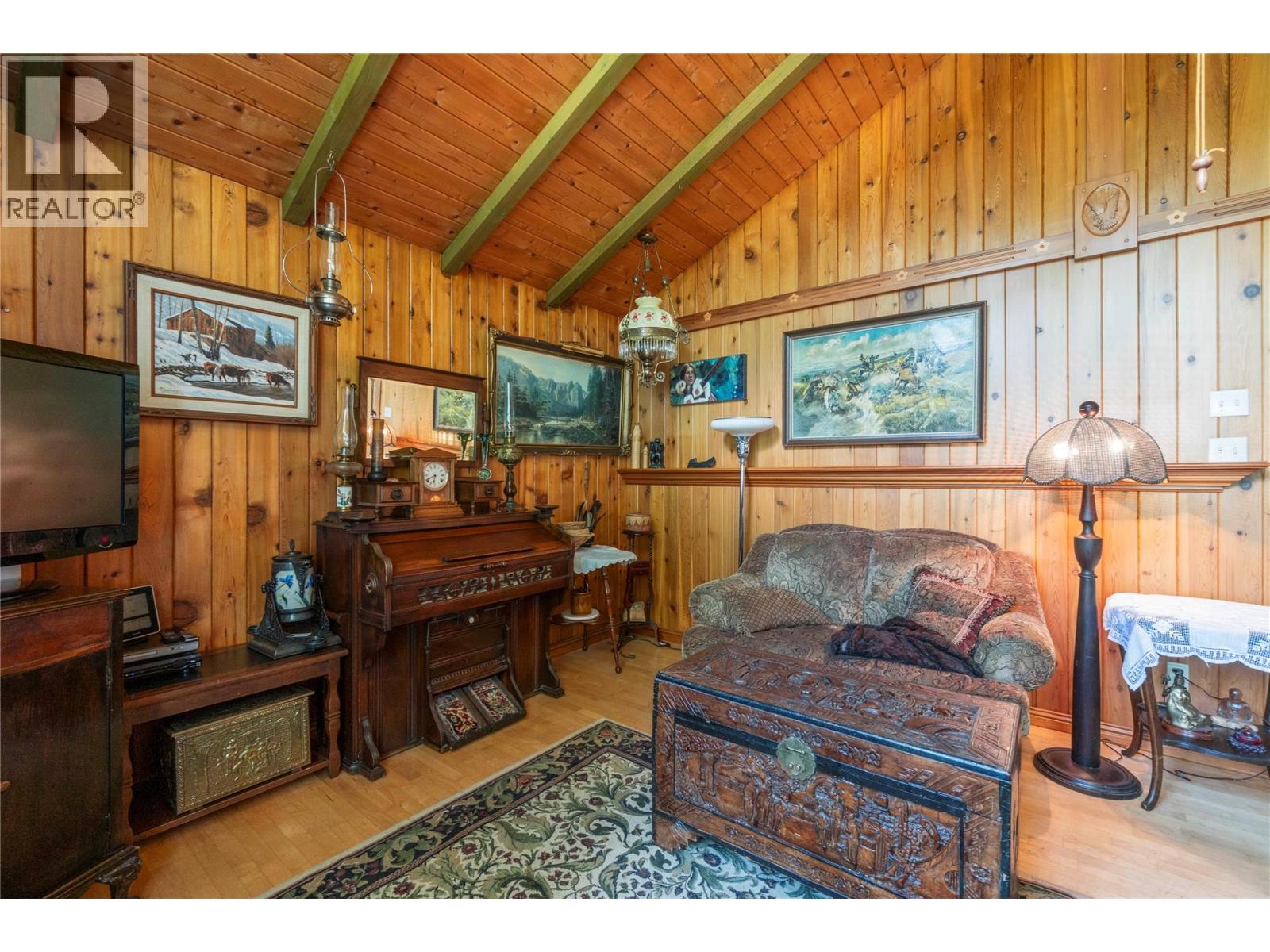 1080 20 Avenue SW, Salmon Arm