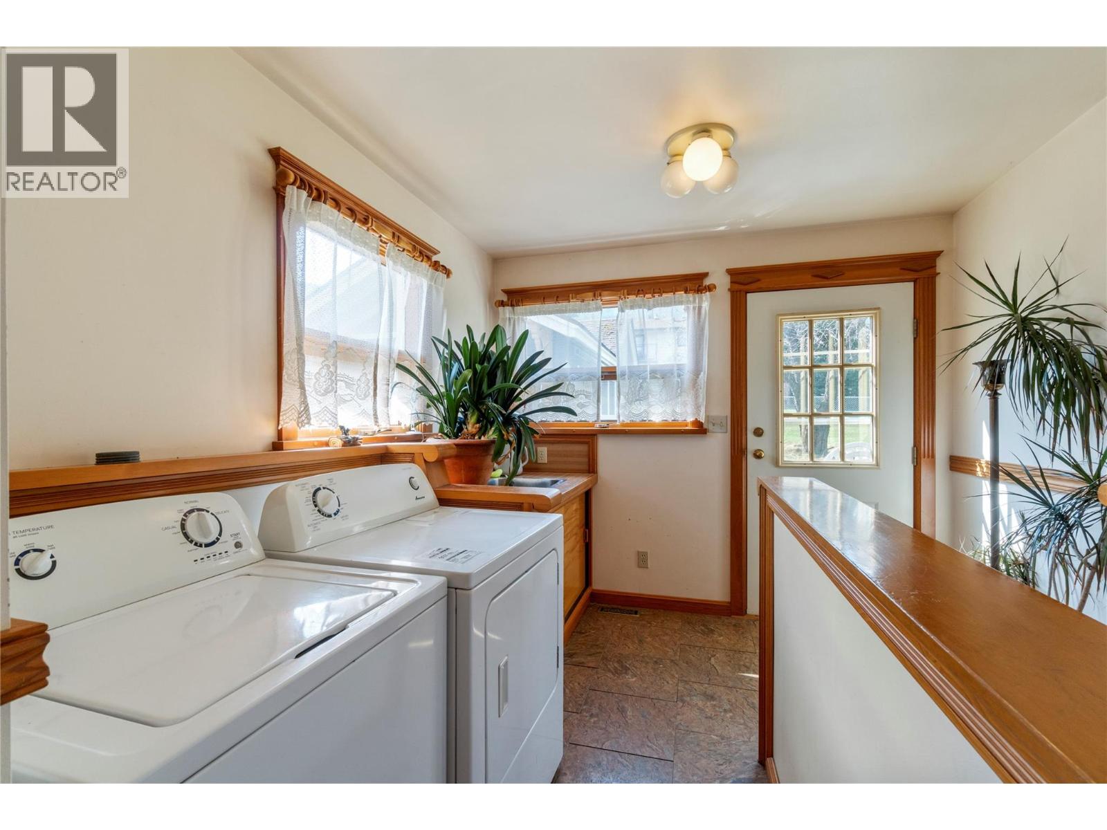 1080 20 Avenue SW, Salmon Arm