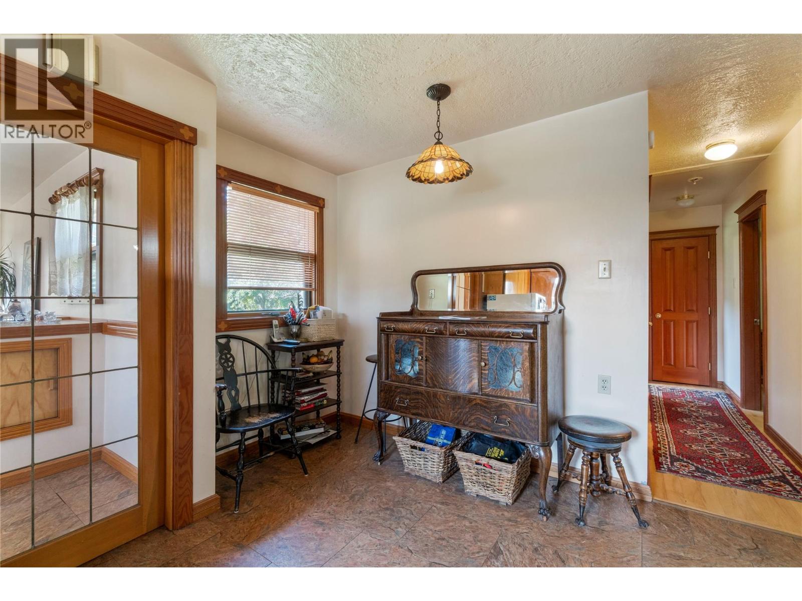 1080 20 Avenue SW, Salmon Arm