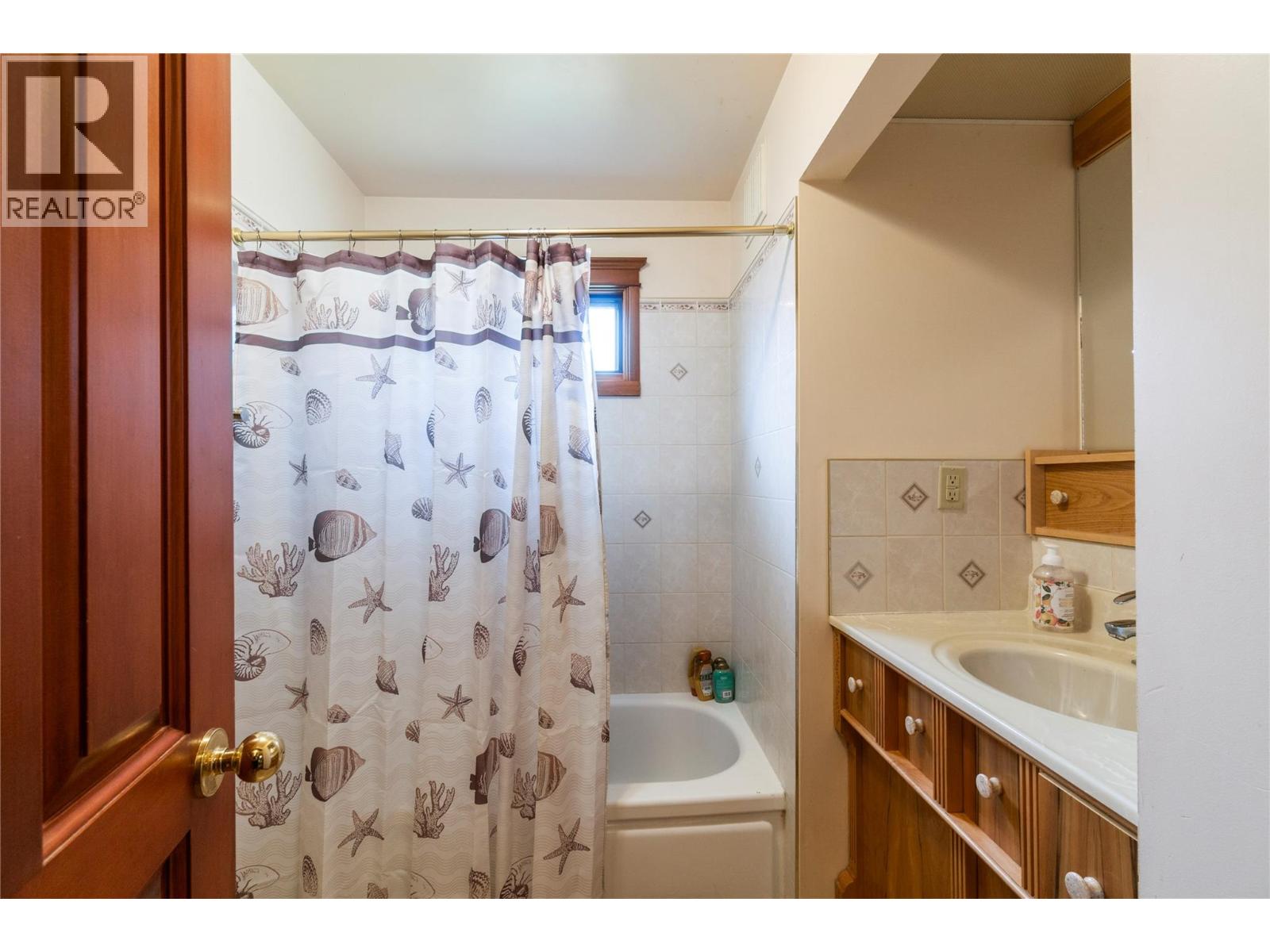 1080 20 Avenue SW, Salmon Arm