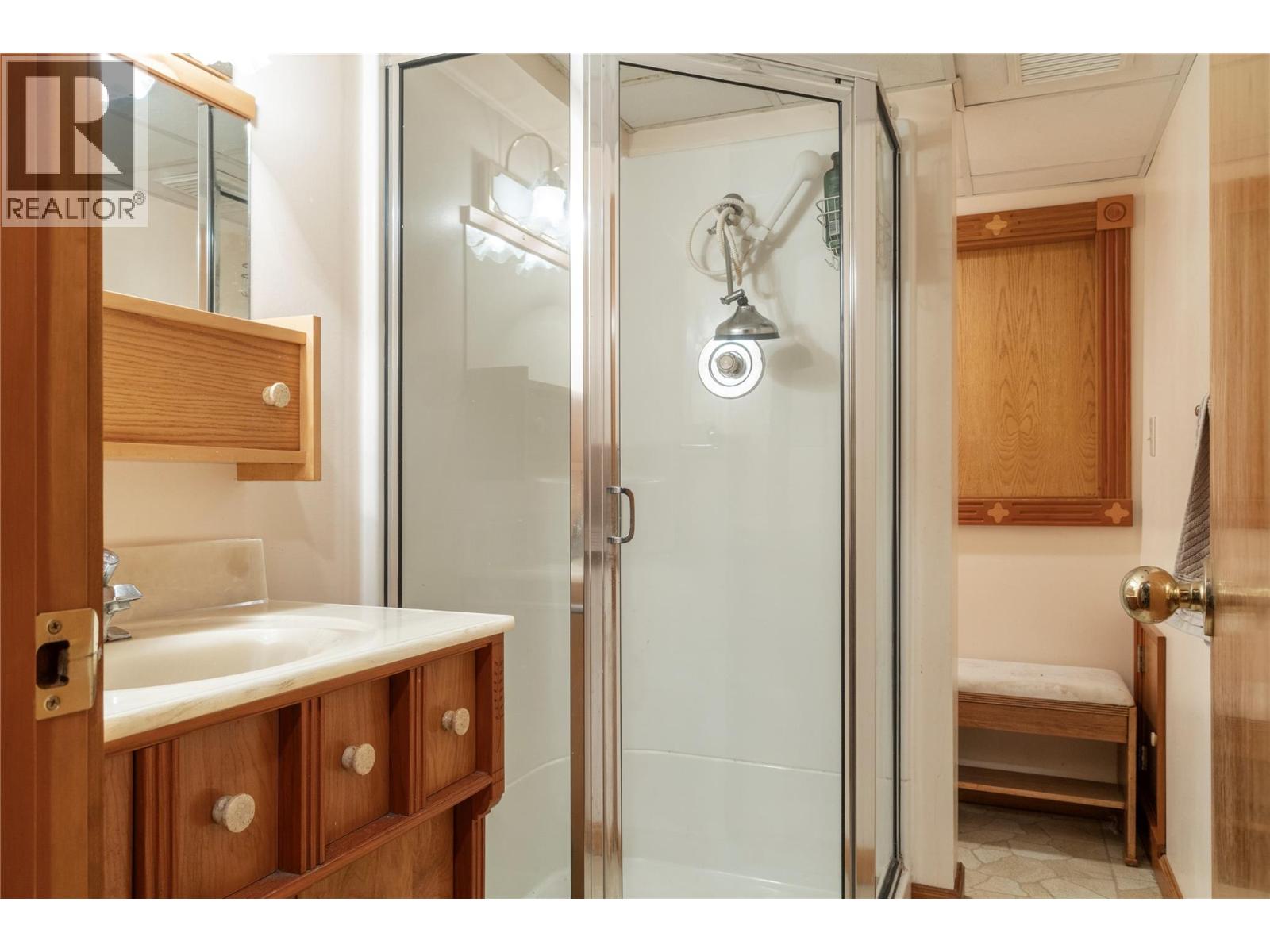 1080 20 Avenue SW, Salmon Arm