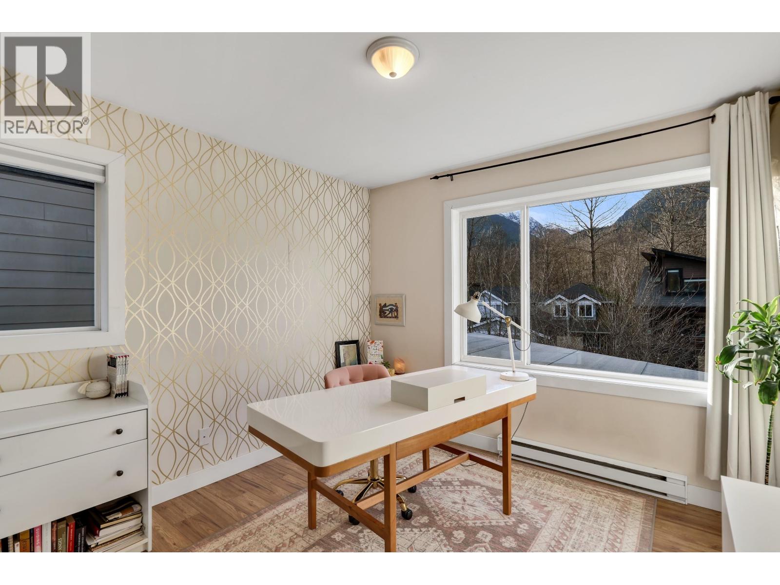 21 40137 GOVERNMENT ROAD, Squamish