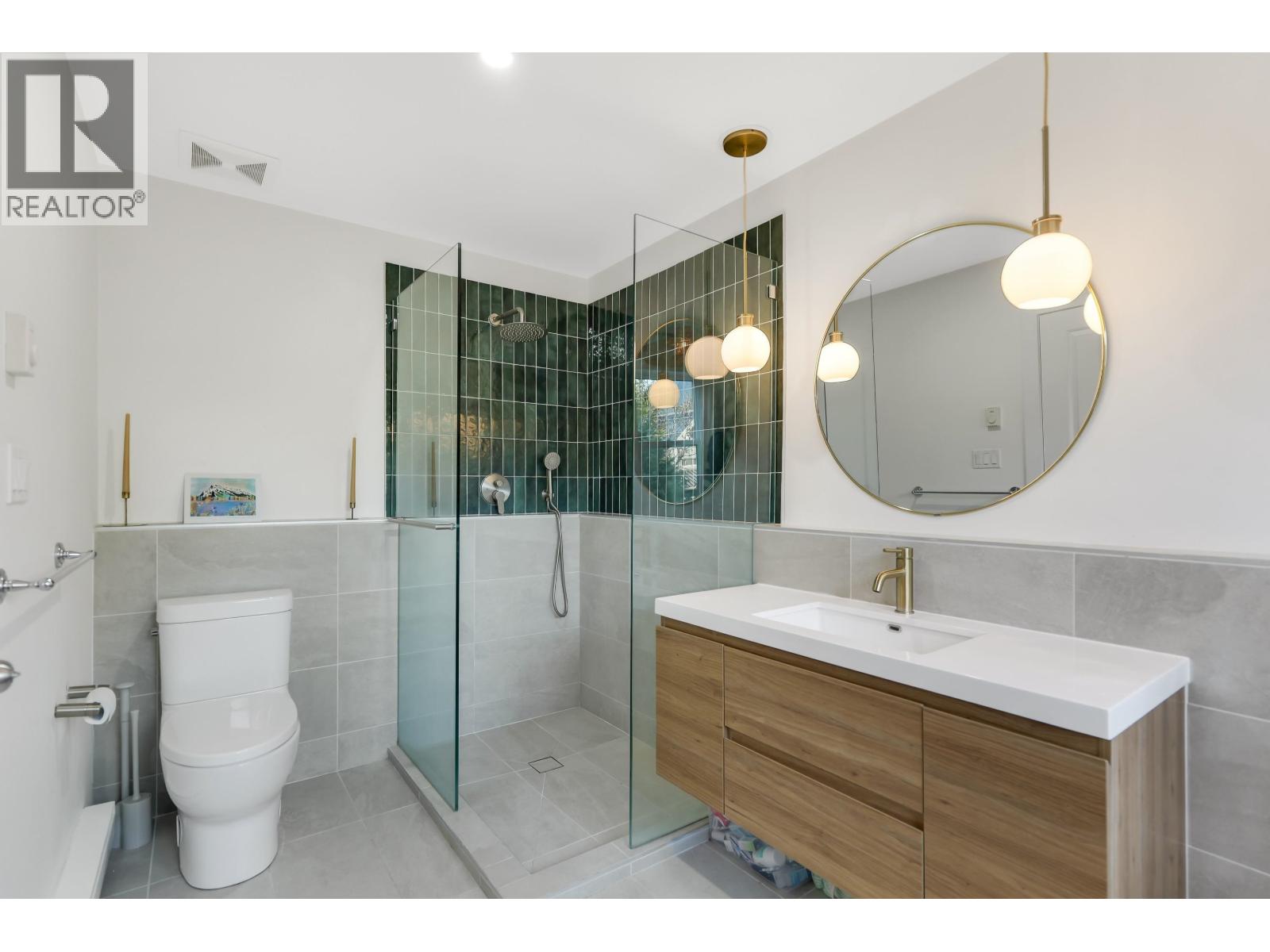 21 40137 GOVERNMENT ROAD, Squamish