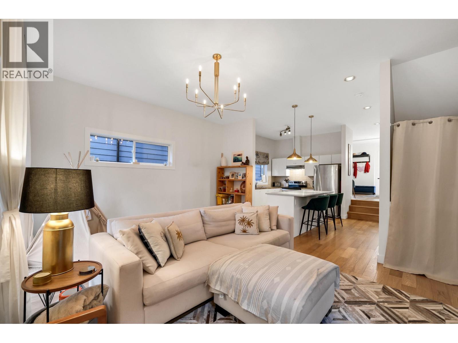 21 40137 GOVERNMENT ROAD, Squamish