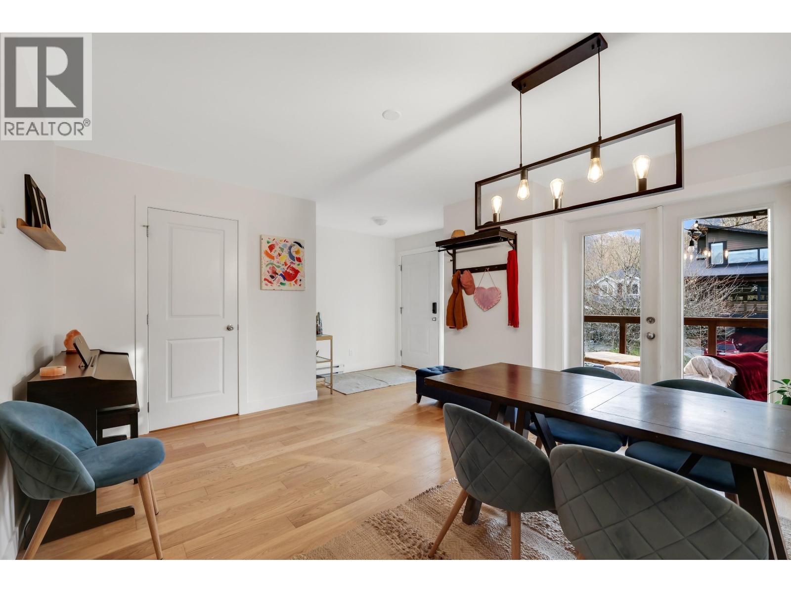 21 40137 GOVERNMENT ROAD, Squamish