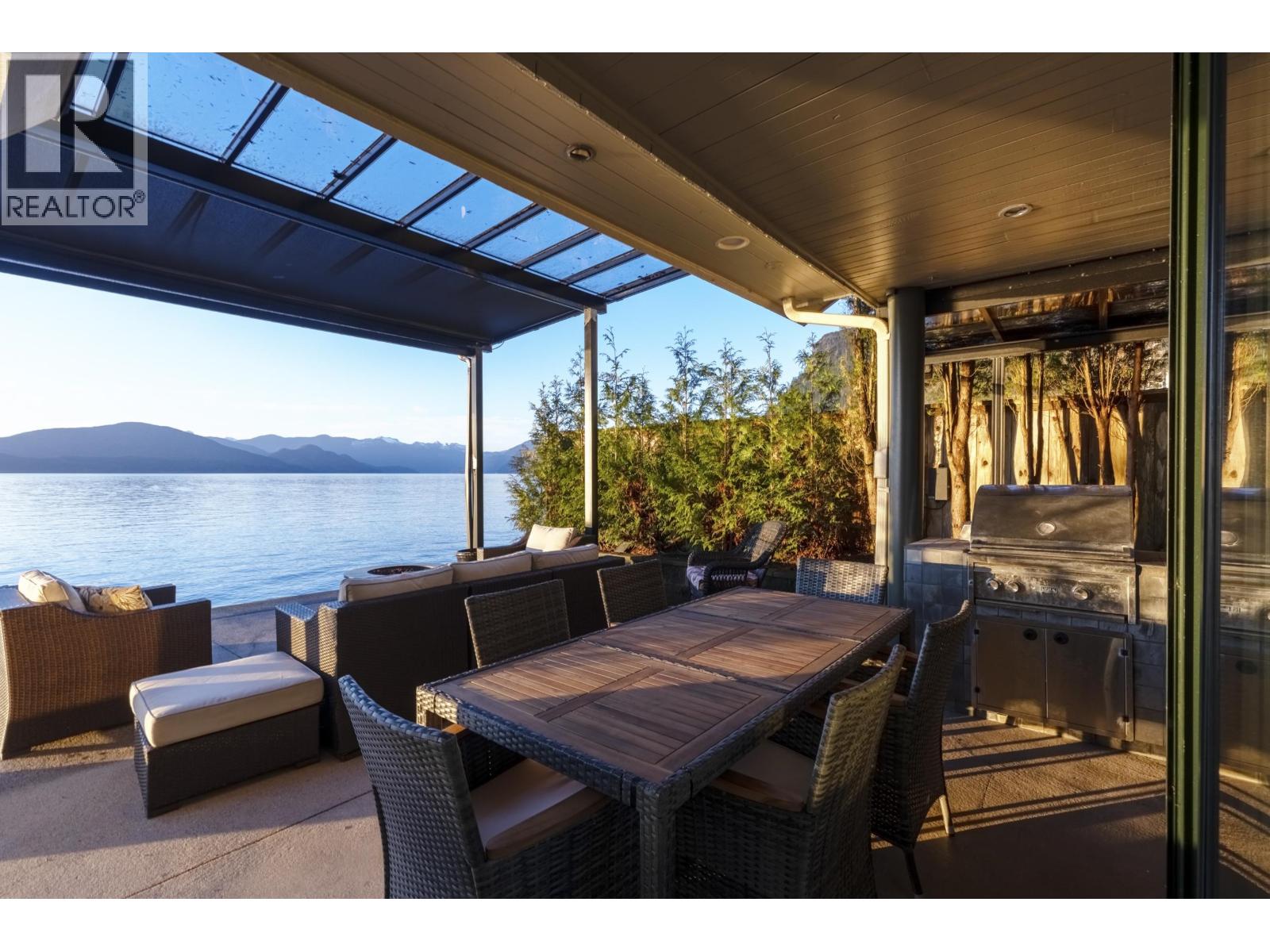 2 STRACHAN POINT ROAD, West Vancouver