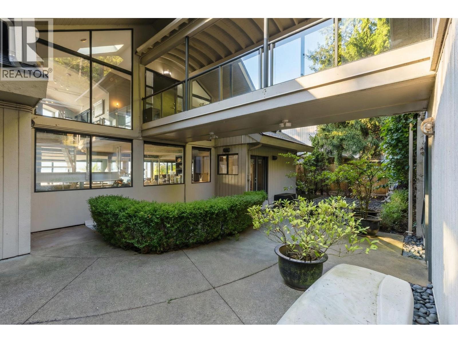 2 STRACHAN POINT ROAD, West Vancouver