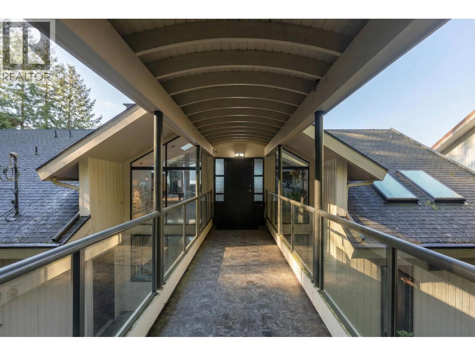 2 STRACHAN POINT ROAD, West Vancouver