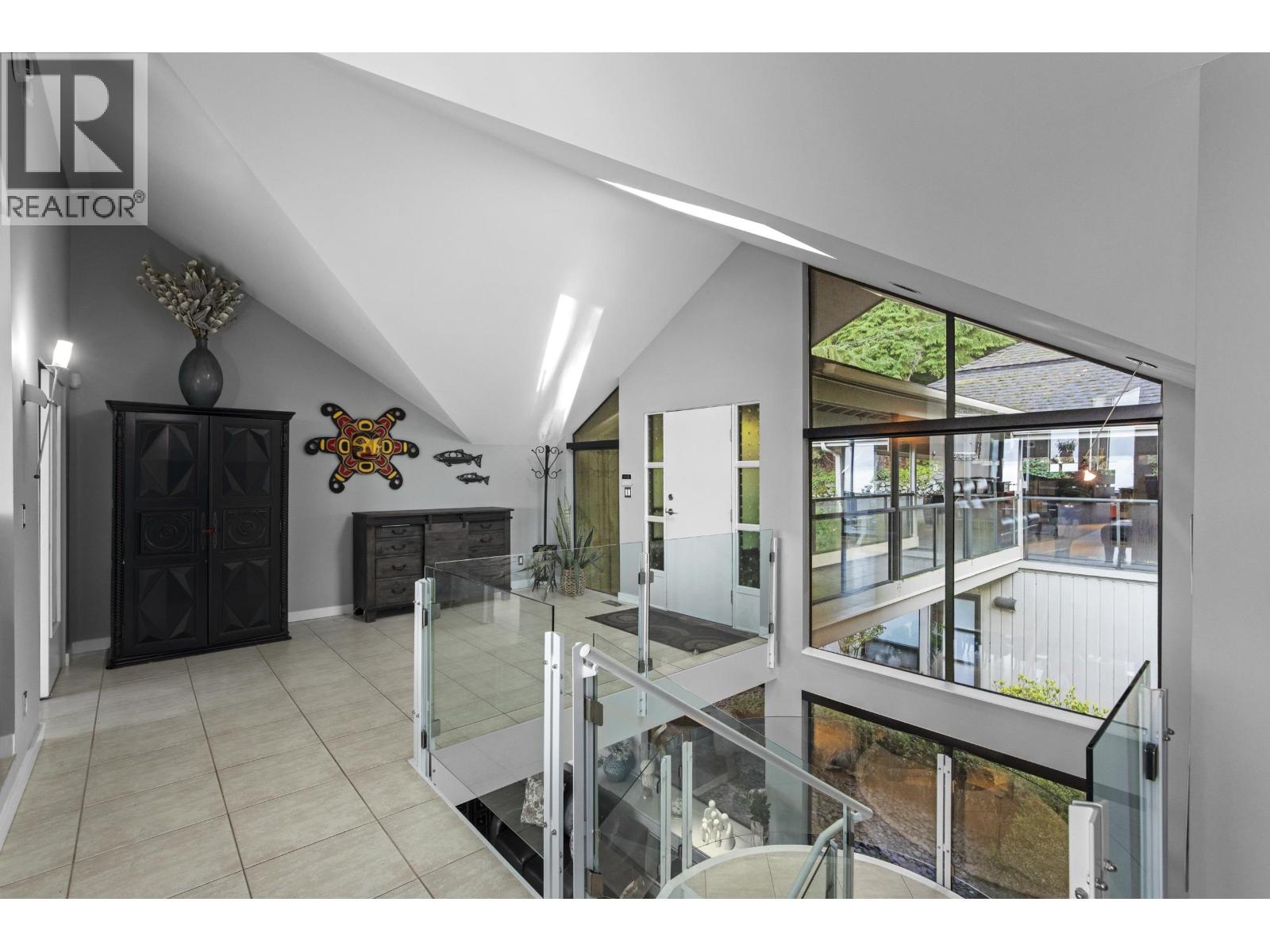 2 STRACHAN POINT ROAD, West Vancouver