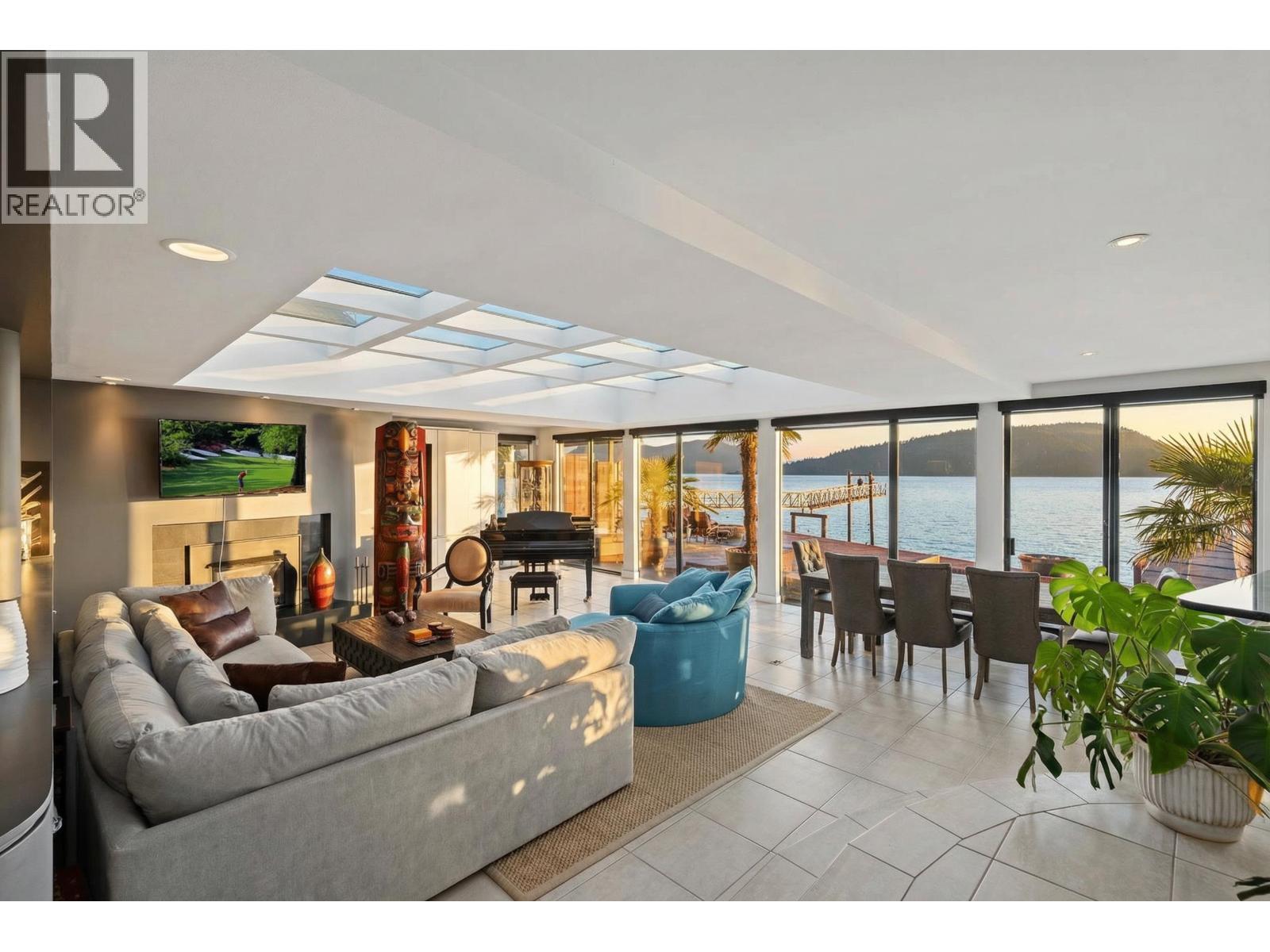 2 STRACHAN POINT ROAD, West Vancouver