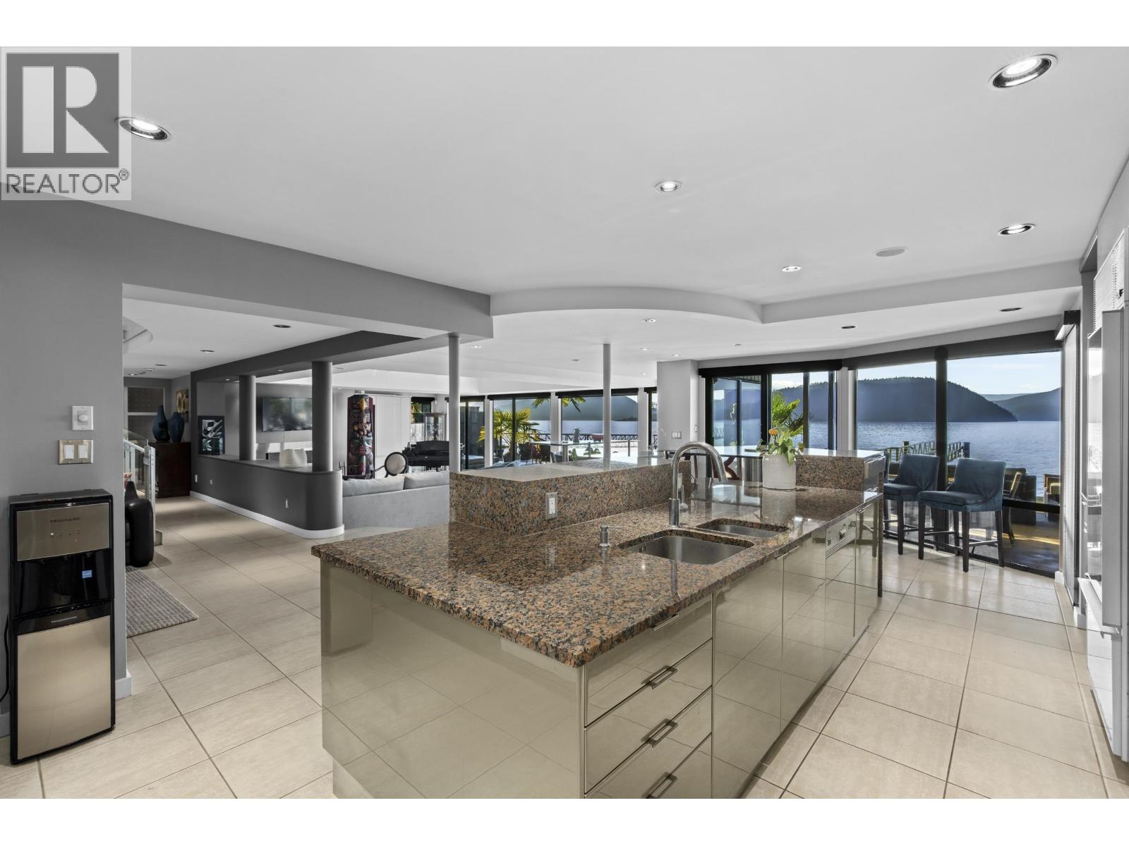 2 STRACHAN POINT ROAD, West Vancouver