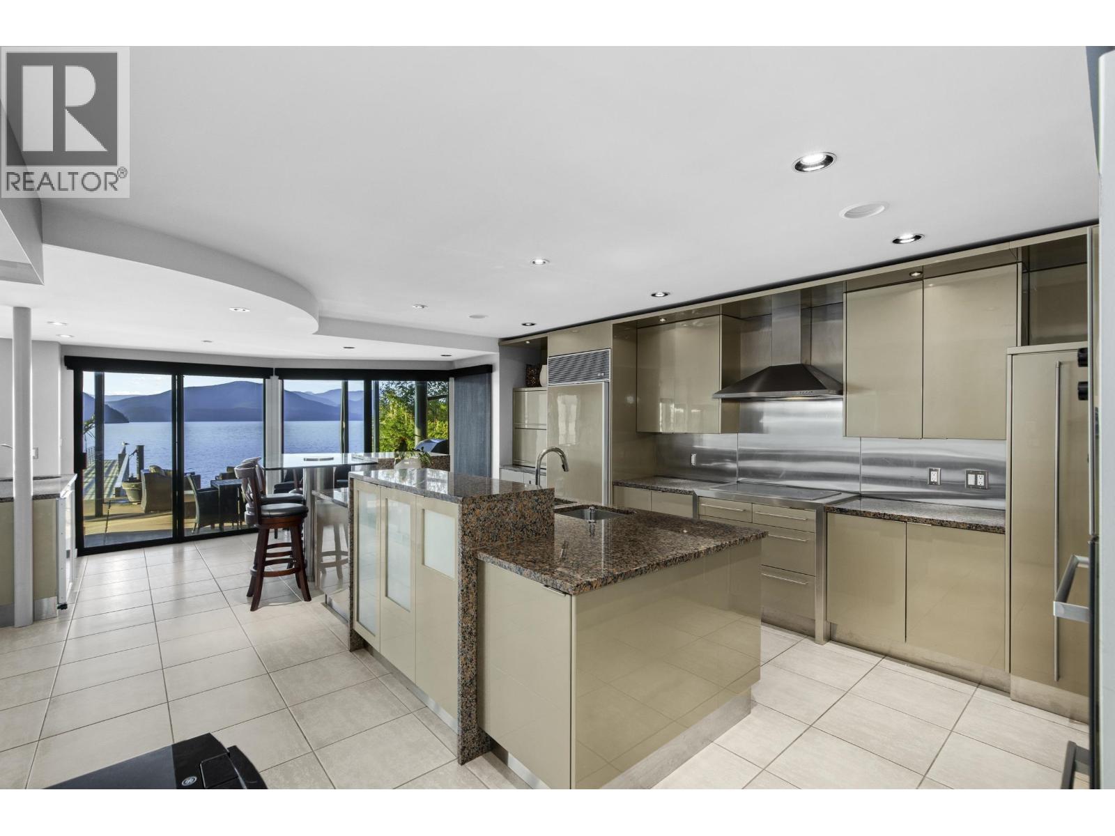 2 STRACHAN POINT ROAD, West Vancouver