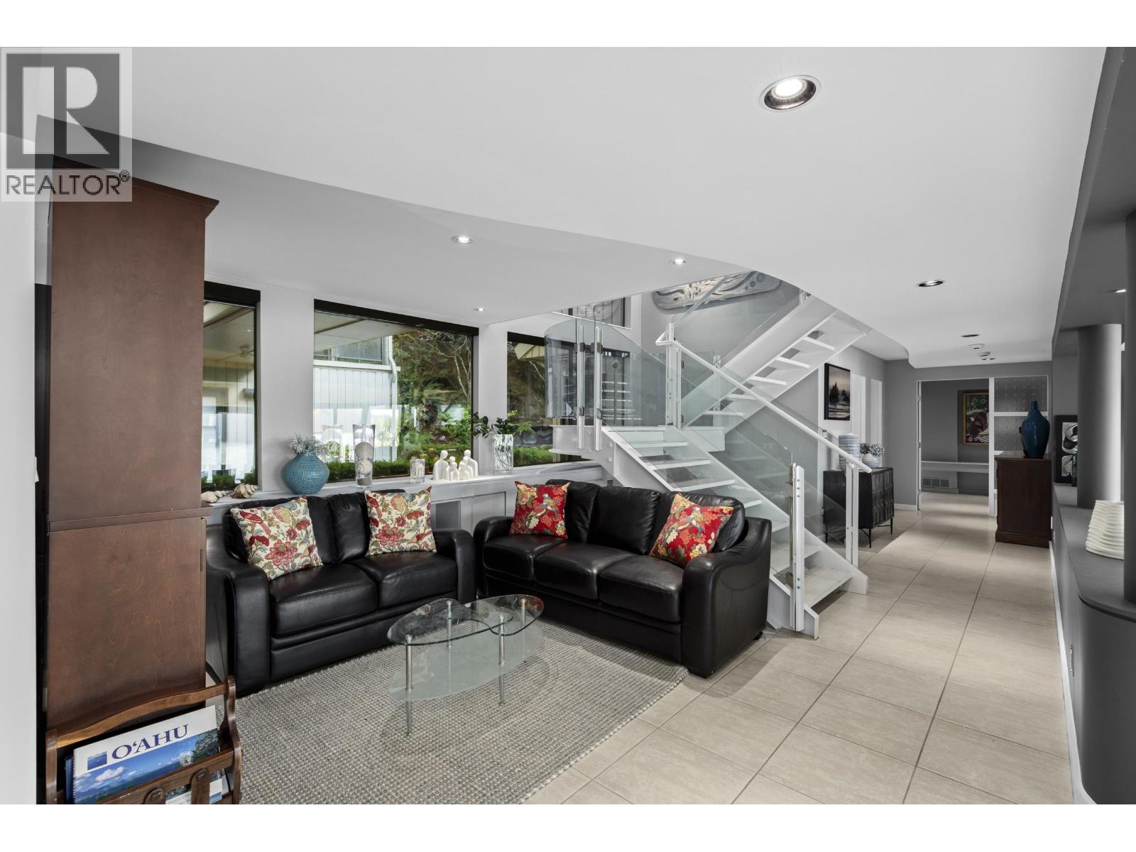 2 STRACHAN POINT ROAD, West Vancouver